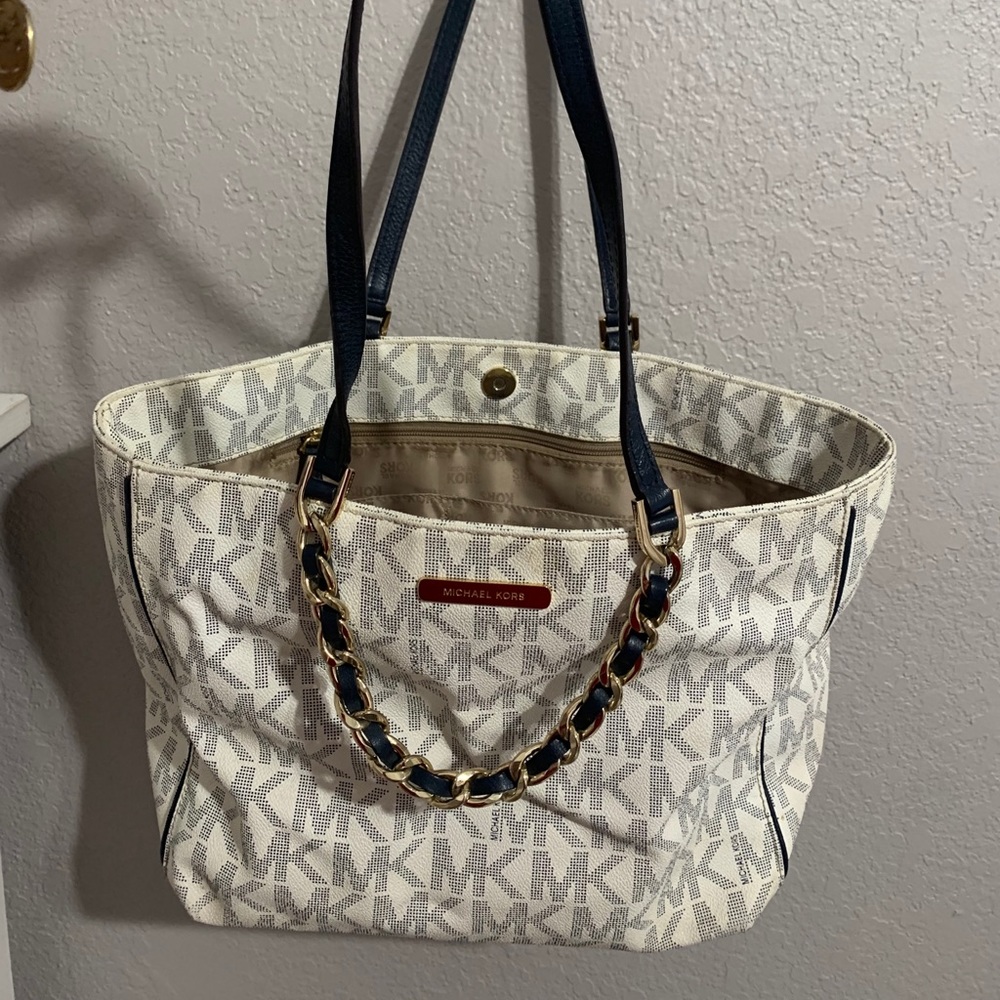 Micheal Kors Purse and matching wallet